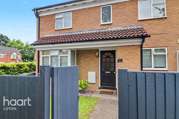 2 Bedroom Terraced House For Sale In Coyney Green, Luton, LU3