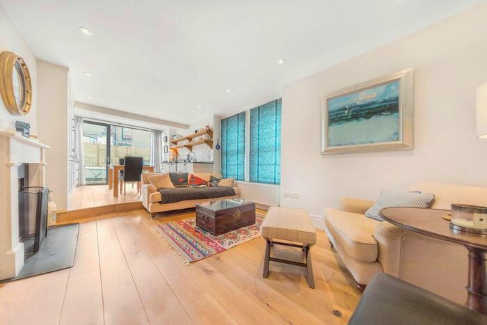 2 Bedroom Flat To Rent In Prince Of Wales Drive, Battersea Park, London, SW11