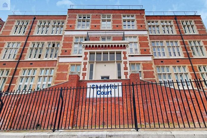 2 Bedroom Flat For Sale In Old Kent Road, London, SE1