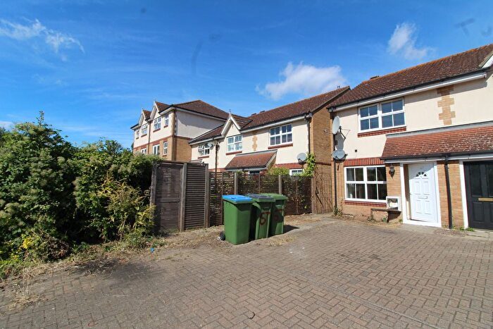 2 Bedroom End Of Terrace House For Sale In Ridge Close, Thamesmead, SE28
