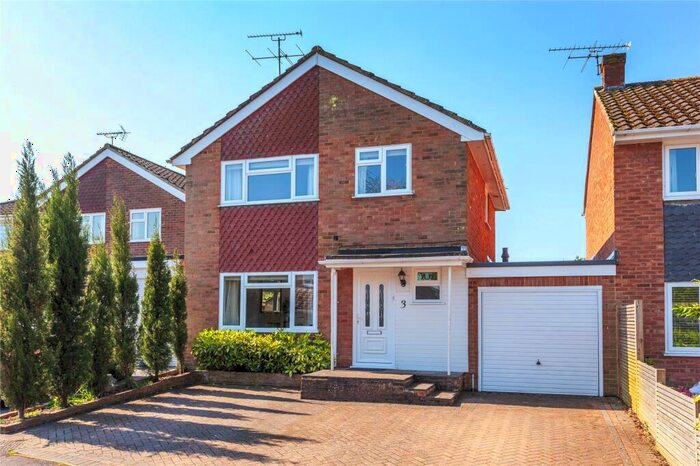 3 Bedroom Link Detached House To Rent In Elizabeth Close, Henley-on-Thames, Oxfordshire, RG9