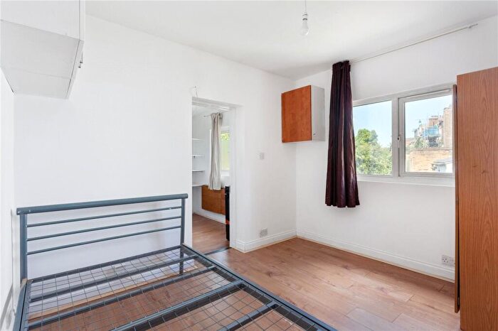 Studio To Rent In King Henrys Walk, London, N1