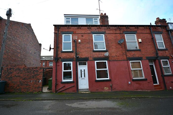 2 Bedroom End Of Terrace House For Sale In Lytham Grove, Leeds, West Yorkshire, LS12