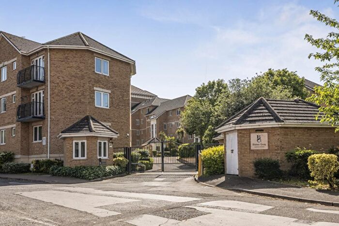 2 Bedroom Flat For Sale In Town Centre - Riverside Development, Berkshire, RG1