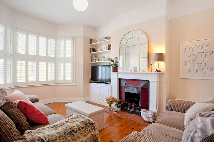 2 Bedroom Flat To Rent In Morval Road, London, SW2
