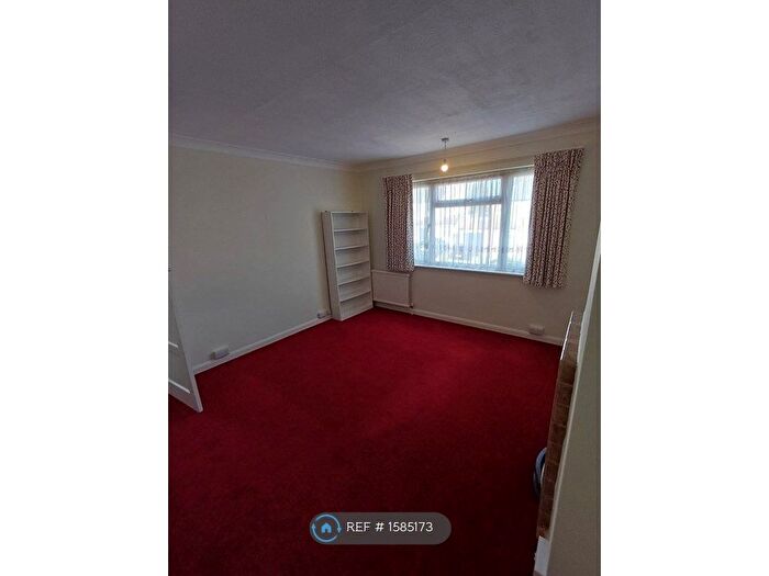 3 Bedroom Semi-Detached House To Rent In Heath Rise, Bromley, BR2