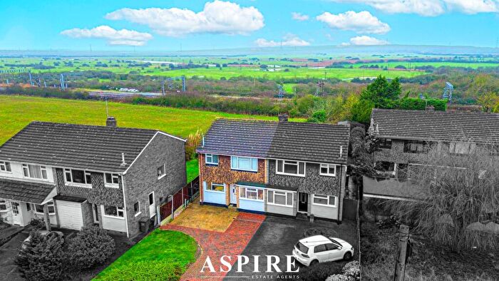 3 Bedroom Semi-Detached House For Sale In Brackendale Avenue, Basildon, SS13