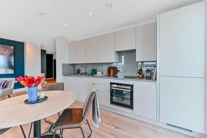 1 Bedroom Flat To Rent In Kooky, Croydon, Redhill, RH1