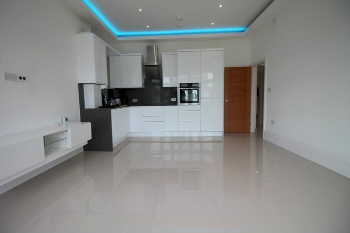 2 Bedroom Flat To Rent In Compton Road, London N21