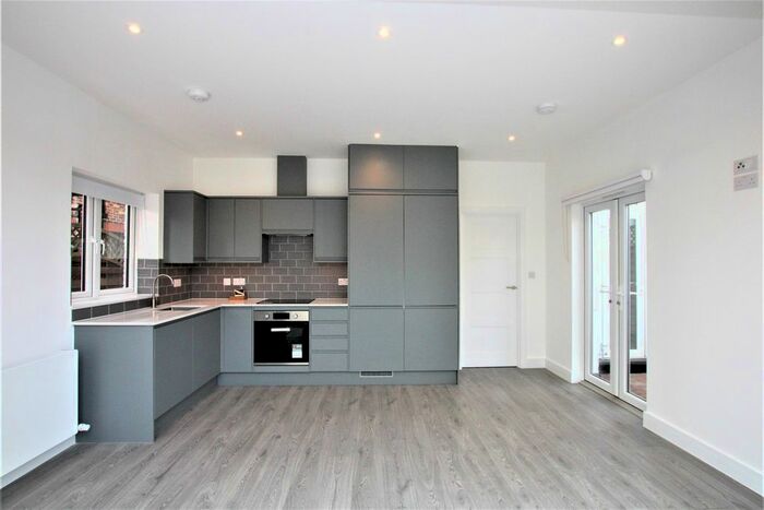 2 Bedroom Flat To Rent In Queens Road, Hendon, NW4