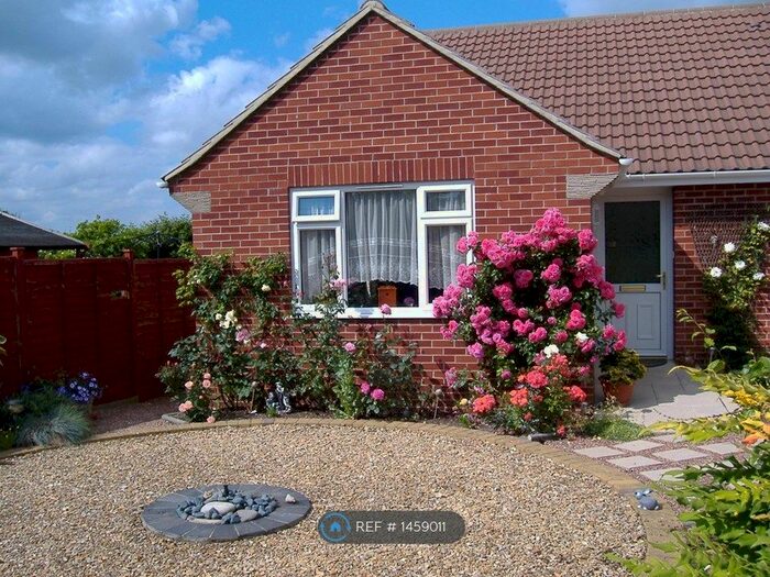 2 Bedroom Bungalow To Rent In St. Marys Close, Chard, TA20