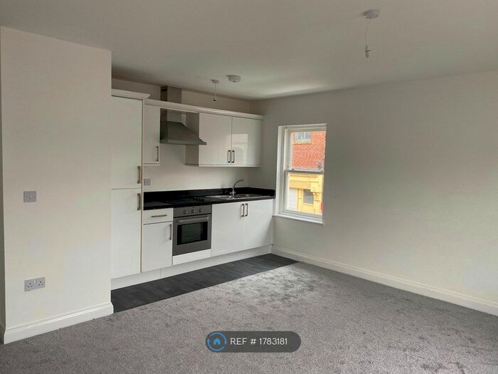 2 Bedroom Flat To Rent In Melbourne Street, Stalybridge, SK15