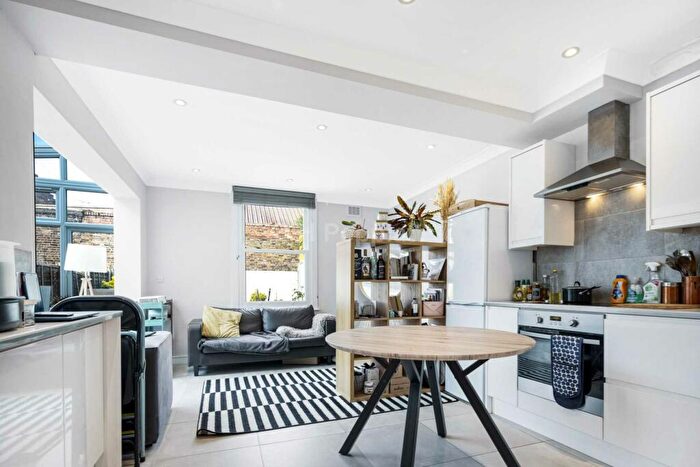 2 Bedroom Apartment To Rent In Lambton Road, Crouch Hill, N19