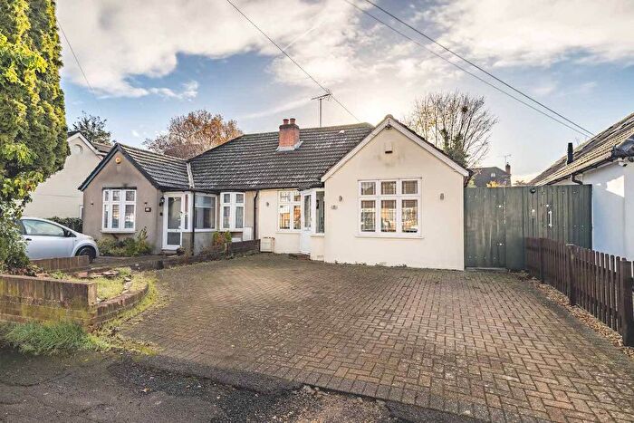 3 Bedroom Bungalow For Sale In Oxford Avenue, Burnham, SL1