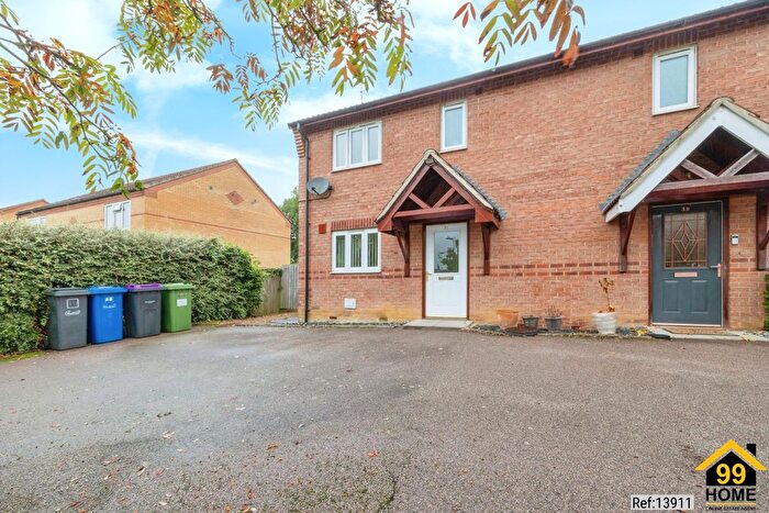 3 Bedroom Semi-Detached House For Sale In St Andrews Drive, Lincoln, Lincolnshire, LN1