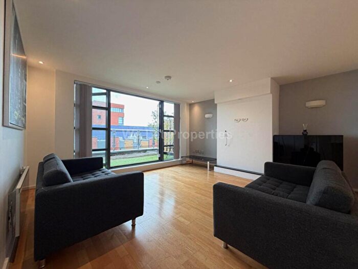 3 Bedroom Apartment To Rent In City Gate, Castlefield, M15