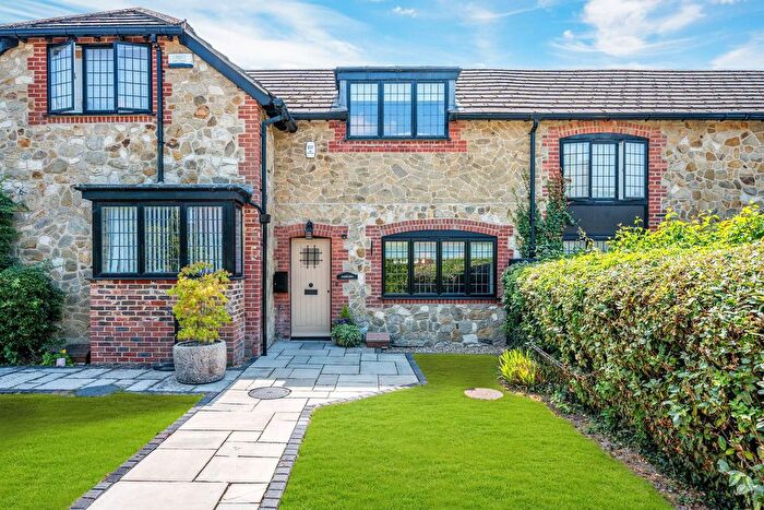 2 Bedroom Mews For Sale In Stangrave Mews, Bletchingley Road, Godstone, RH9