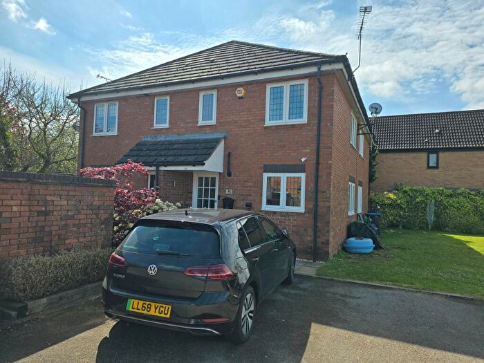 2 Bedroom Cluster House For Sale In Stirling Way, Welwyn Garden City, AL7