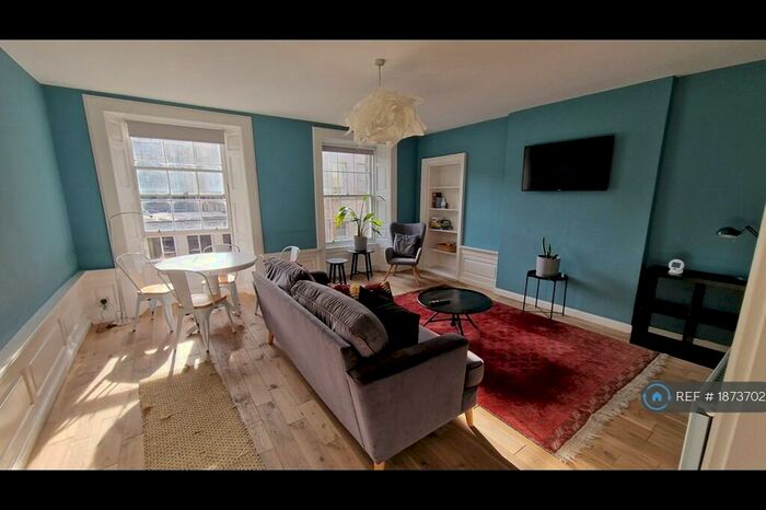 2 Bedroom Flat To Rent In Infirmary Street, Edinburgh, EH1