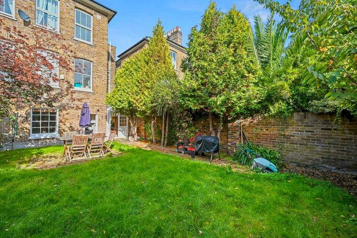 2 Bedroom Maisonette To Rent In Clarendon Drive, London, SW15