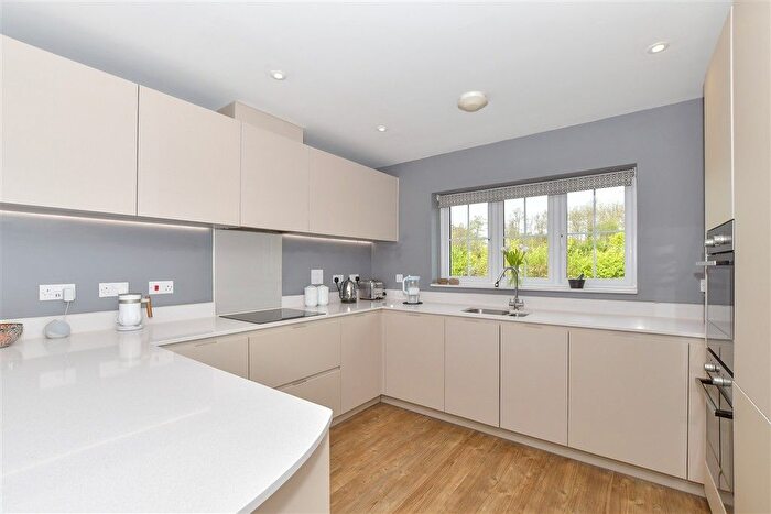 4 Bedroom Detached House For Sale In Hop Pocket Way, Headcorn, Kent, TN27