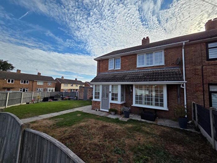 3 Bedroom Semi-Detached House For Sale In Caunton Close, Meden Vale, Mansfield, NG20