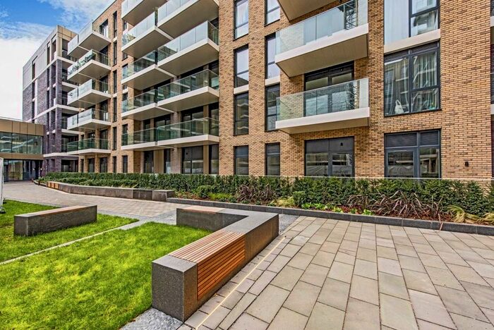 1 Bedroom Flat To Rent In Queenshurst Square, Kingston Upon Thames KT2