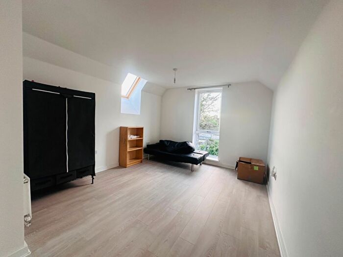 4 Bedroom Semi-Detached House To Rent In Off New North Road, Hainault, Barkingside, Clayhall, Ig8