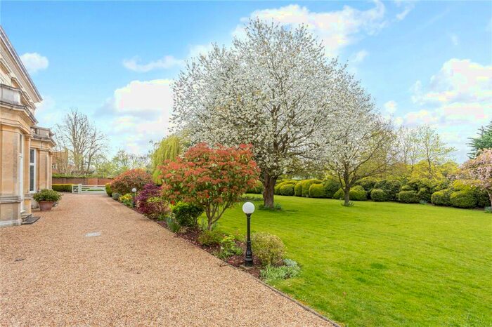 2 Bedroom Flat For Sale In Ware Park, Ware, SG12