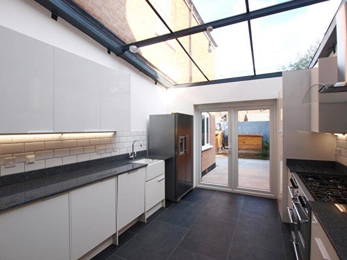 4 Bedroom Flat To Rent In Anson Road, Willesden, NW2