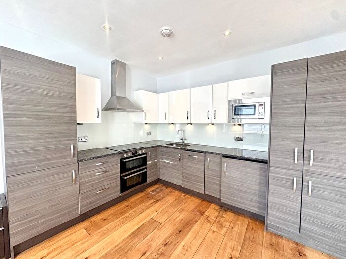 3 Bedroom Flat To Rent In Union House, Hayes, Hayes, UB3
