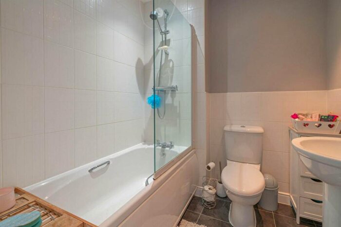 4 Bedroom Semi-Detached House To Rent In Turner Road, Buxton, SK17