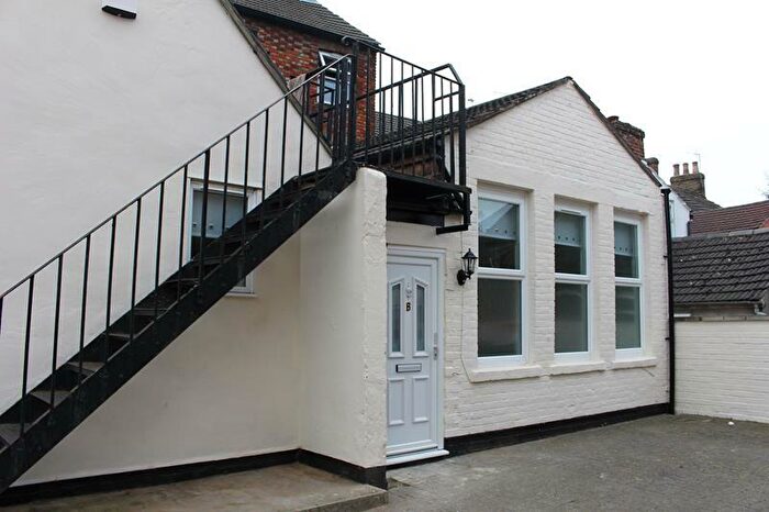 2 Bedroom Flat To Rent In Commercial Road, Bedford, MK40