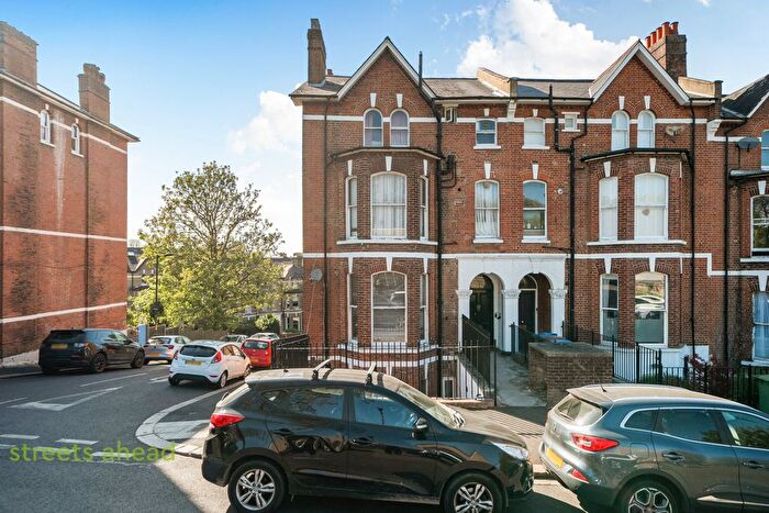 2 Bedroom Flat For Sale In Farquhar Road, London, SE19