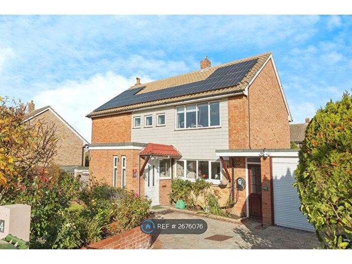 4 Bedroom Detached House To Rent In Waring Close, Orpington, BR6