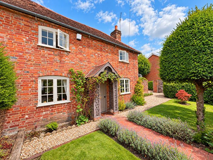 3 Bedroom Semi Detached House For Sale In Lyndhurst Road, Brockenhurst, SO42