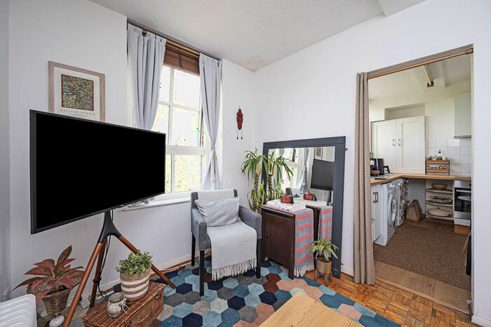 1 Bedroom Flat To Rent In Wilmot Street, Bethnal Green, London, E2