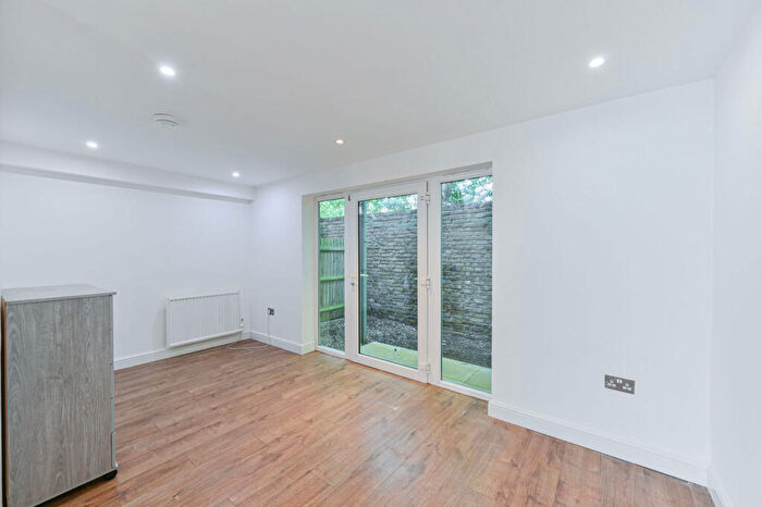 1 Bedroom Flat To Rent In Venus Mews, Mitcham, CR4