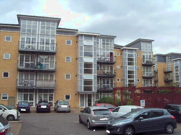 2 Bedroom Flat To Rent In Amber Court, Romford, RM1