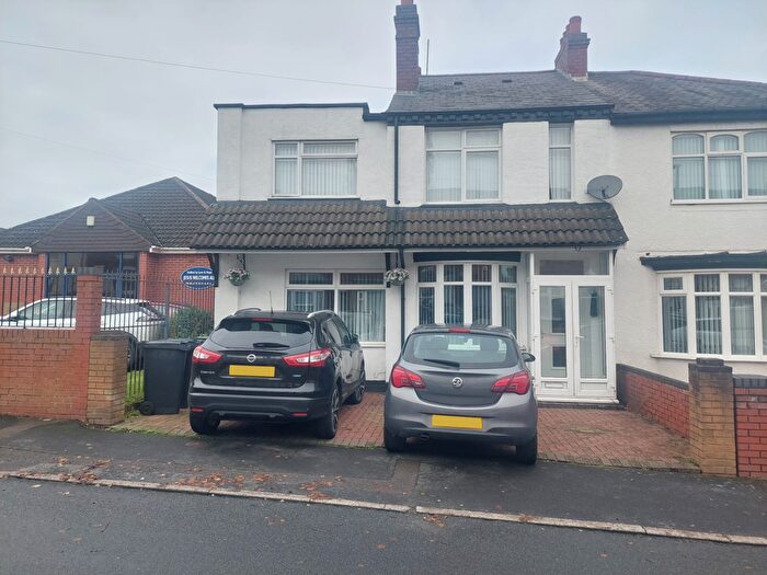 4 Bedroom Semi-Detached House For Sale In Vicarage Road, Halesowen, B62
