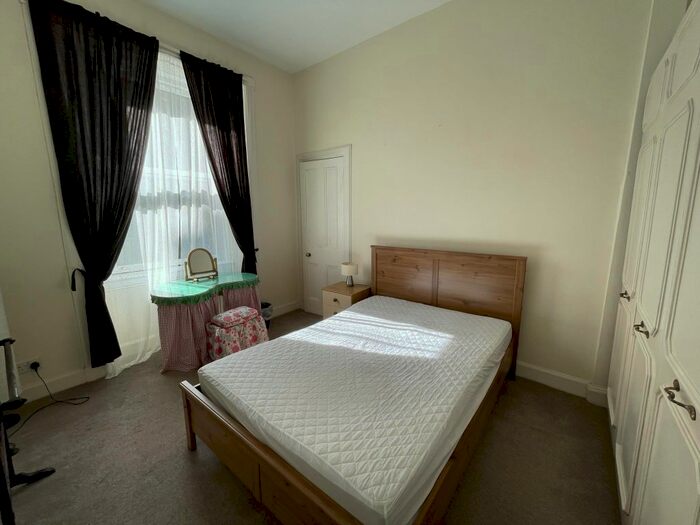 2 Bedroom Flat To Rent In Merchiston Avenue, Edinburgh, EH10