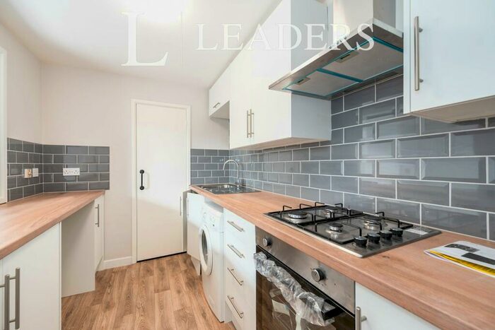 Town House To Rent In Clarendon Road, Southsea, PO4