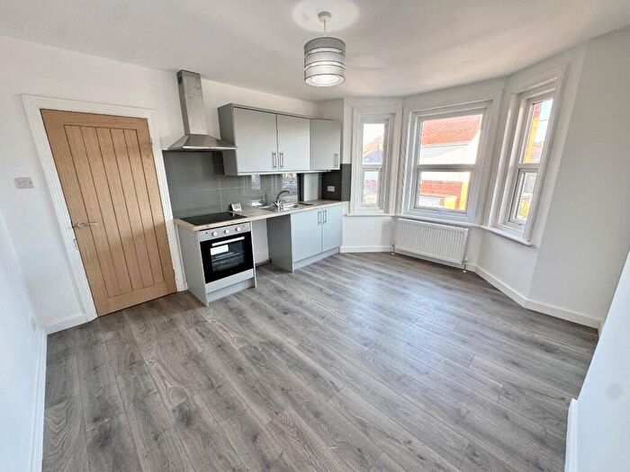 2 Bedroom Flat To Rent In Easter Road, Bournemouth, Dorset, BH9
