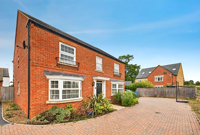 5 Bedroom Detached House For Sale In Champions Field Way, Flore, Northampton, NN7