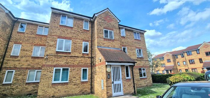 2 Bedroom Flat To Rent In Explorer Drive, Watford, WD18