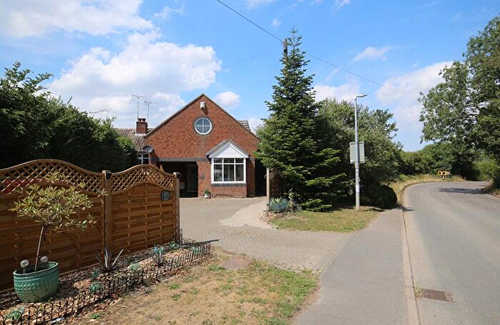 5 Bedroom Semi Detached House For Sale In Dunstable Road, Tilsworth. Bedfordshire, LU7
