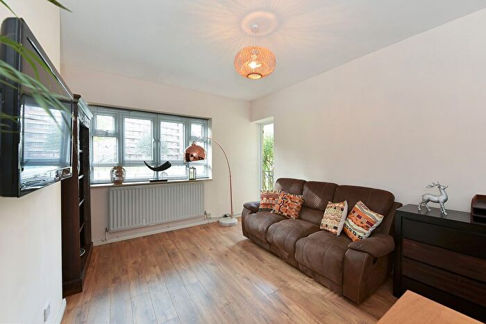 2 Bedroom Flat To Rent In Jay House, Horne Way, Putney, London, SW15