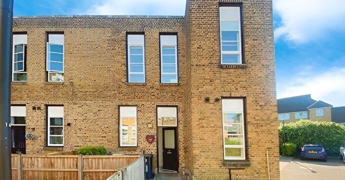 3 Bedroom End Of Terrace House To Rent In Pollards Close, Rochford, SS4