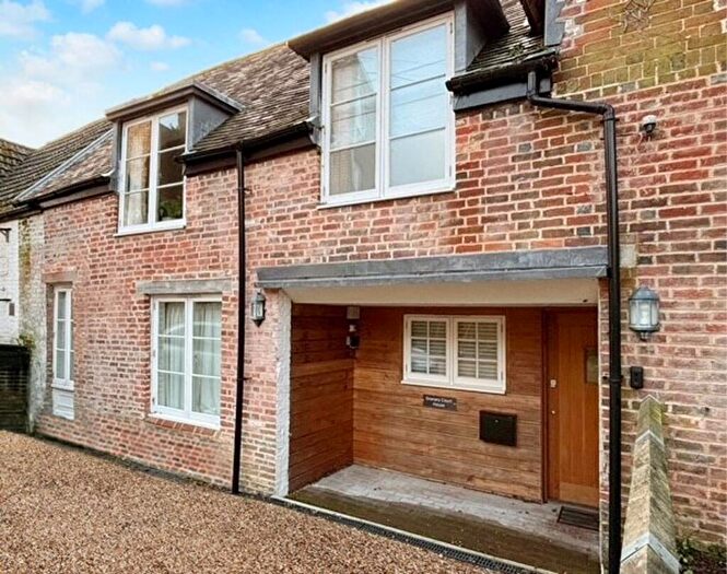 2 Bedroom House For Sale In Bank Street, Bishops Waltham, SO32