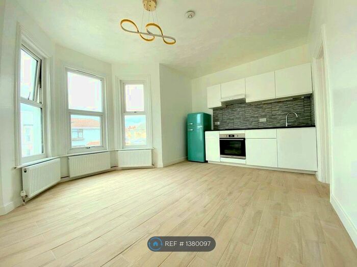 1 Bedroom Flat To Rent In First Floor, London, SE9